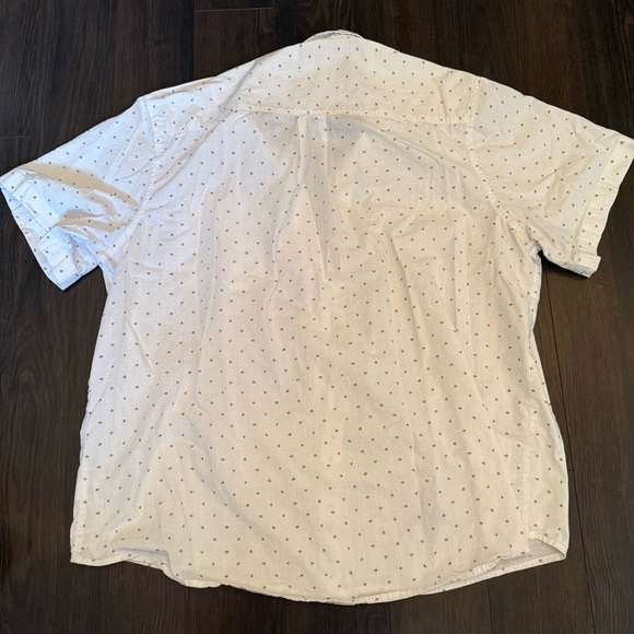 Men's White Short Sleeve Shirt - Picture 2 of 6